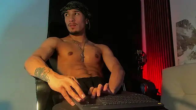 Snapshot of rafael_stone chatting on March 8, 5:07 am rafael stone online show from March 8, 5:07 am