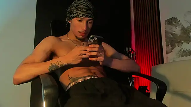 Snapshot of rafael_stone chatting on March 8, 8:33 am rafael stone online show from March 8, 8:33 am