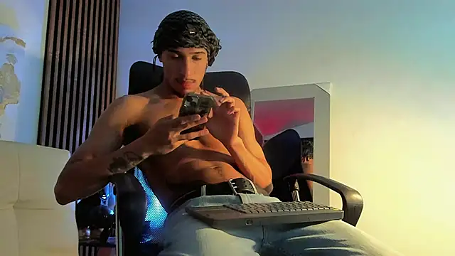 Snapshot of rafael_stone chatting on March 9, 6:50 am rafael stone online show from March 9, 6:50 am