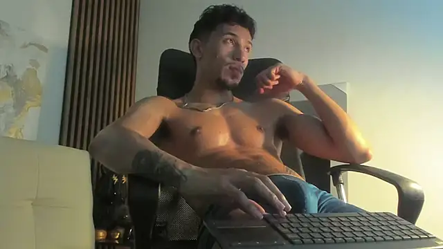 Snapshot of rafael_stone chatting on March 12, 6:51 am rafael stone online show from March 12, 6:51 am