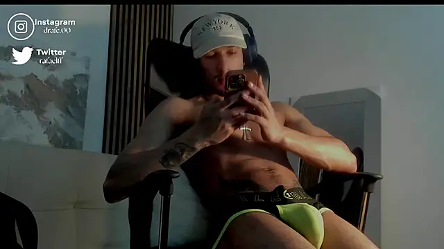 Snapshot of rafael_stone chatting on September 20, 2:45 am rafael stone online show from September 20, 2:45 am