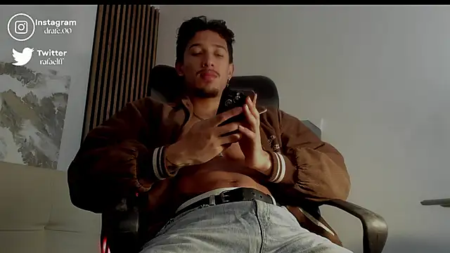 Snapshot of rafael_stone chatting on September 27, 11:32 pm rafael stone online show from September 27, 11:32 pm