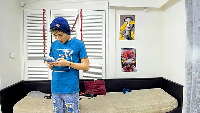 StrawwBoys online show from December 5, 9:17 pm