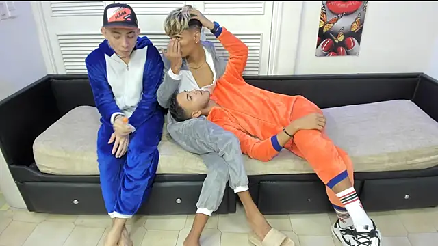 StrawwBoys online show from December 8, 5:39 am