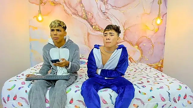 StrawwBoys online show from December 14, 8:02 am