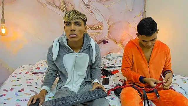 StrawwBoys online show from December 19, 10:24 am