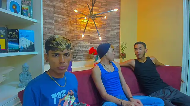 StrawwBoys online show from January 17, 7:51 am