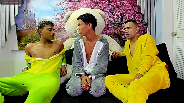 StrawwBoys online show from March 19, 12:34 pm