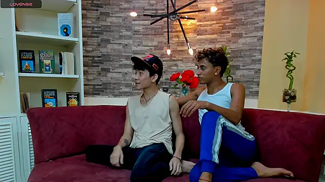 StrawwBoys online show from March 19, 9:27 pm