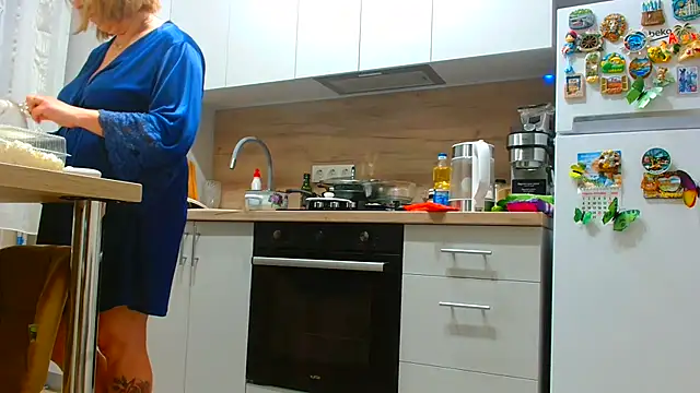 Snapshot of Brionia chatting on December 17, 11:44 pm Brionia online show from December 17, 11:44 pm