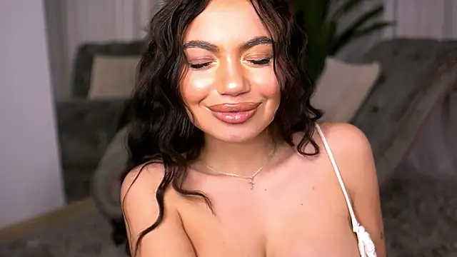 EsmeeLuv online show from March 17, 1:08 pm