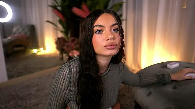 EsmeeLuv online show from March 18, 10:03 am
