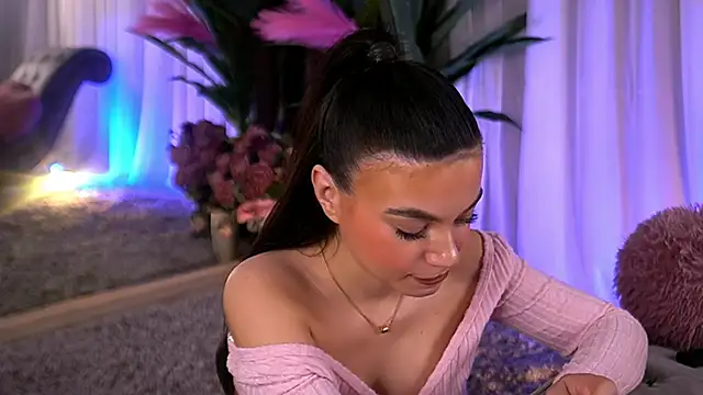 EsmeeLuv online show from March 20, 4:20 pm