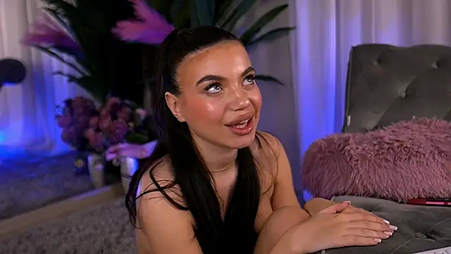 EsmeeLuv online show from March 20, 7:25 pm