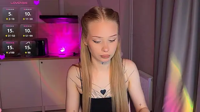 lisa barbie online show from March 1, 8:00 pm