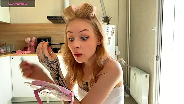 lisa barbie online show from May 19, 6:09 am