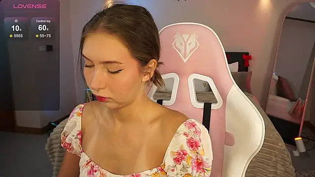 LinaSiren online show from December 28, 3:15 am