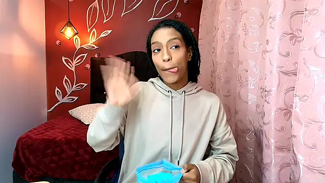 Zia Green online show from January 4, 8:05 pm