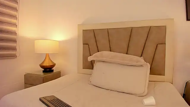 Snapshot of JaneLondon chatting on December 30, 10:34 pm JaneLondon online show from December 30, 10:34 pm