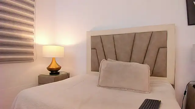 Snapshot of JaneLondon chatting on January 25, 10:51 am JaneLondon online show from January 25, 10:51 am