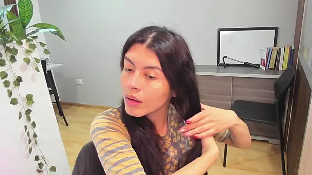 Snapshot of JaneLondon chatting on January 13, 12:32 pm JaneLondon online show from January 13, 12:32 pm