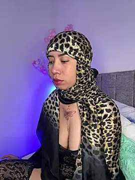 Sweet hot mia online show from May 19, 1:50 pm