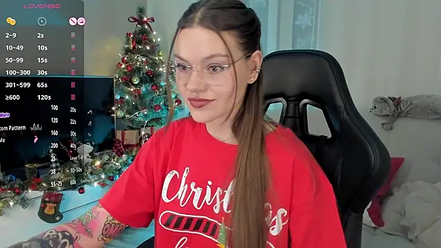 Snapshot of Marta_May_ chatting on December 18, 5:00 pm Marta May online show from December 18, 5:00 pm