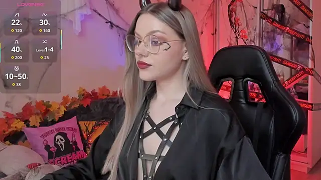 Snapshot of Marta_May_ chatting on October 28, 5:04 pm Marta May online show from October 28, 5:04 pm