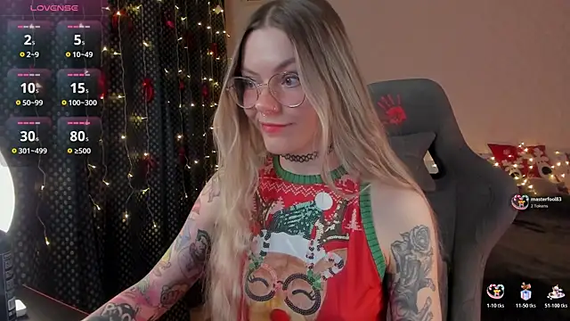 Snapshot of Marta_May_ chatting on December 21, 12:01 pm Marta May online show from December 21, 12:01 pm