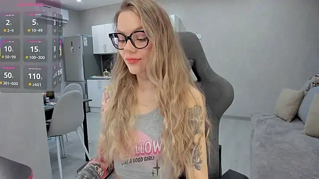 Snapshot of Marta_May_ chatting on March 14, 10:53 am Marta May online show from March 14, 10:53 am