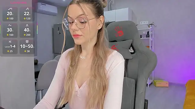 Snapshot of Marta_May_ chatting on April 15, 10:55 am Marta May online show from April 15, 10:55 am