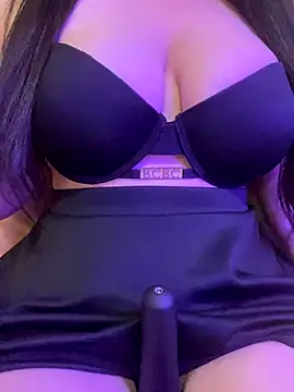 Cameelia online show from November 18, 2:43 pm