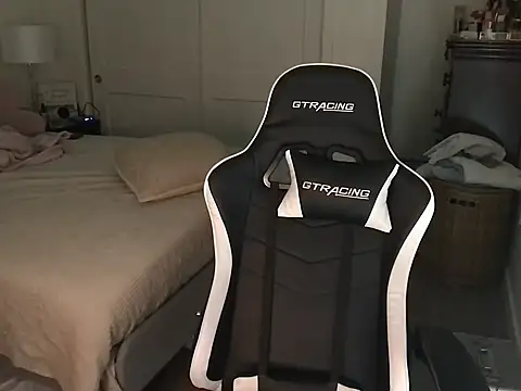 explosivekitty69 online show from September 29, 6:57 pm