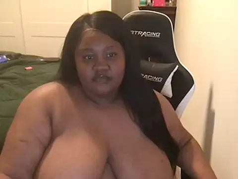 explosivekitty69 online show from November 4, 6:23 am