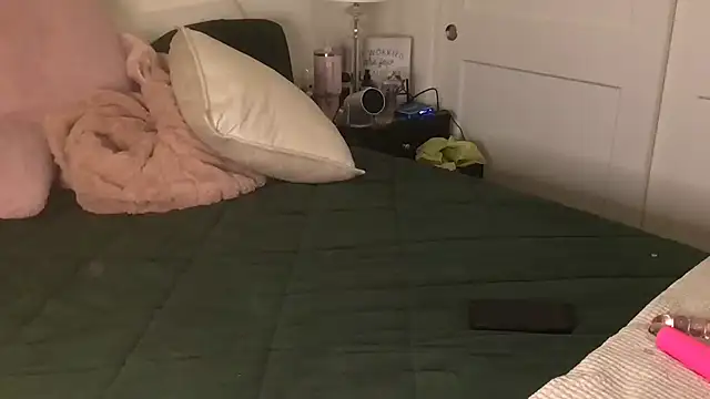 explosivekitty69 online show from November 7, 4:12 am