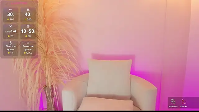 thaliafox  online show from September 23, 12:24 am