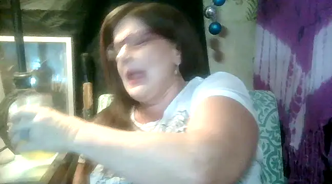 Snapshot of Fantasymaid80 chatting on January 6, 5:41 am Fantasymaid80 online show from January 6, 5:41 am