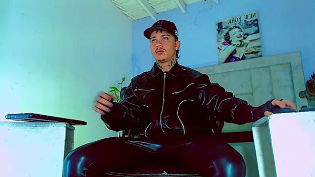 HannibalLester online show from October 10, 4:44 am