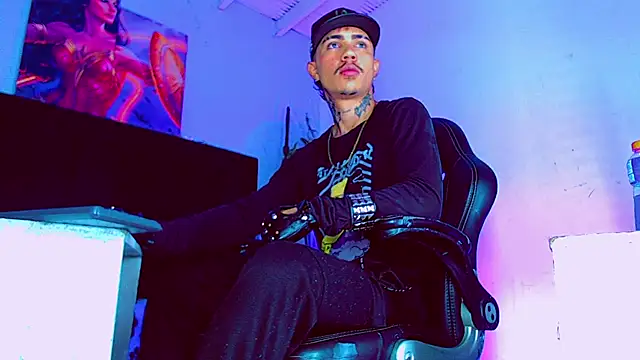 HannibalLester online show from October 25, 4:42 am