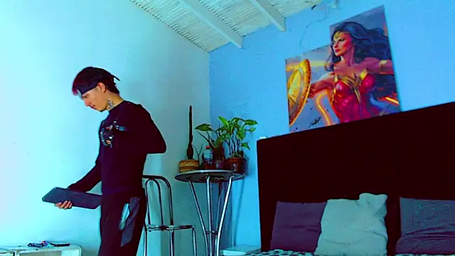 HannibalLester online show from October 31, 5:52 am