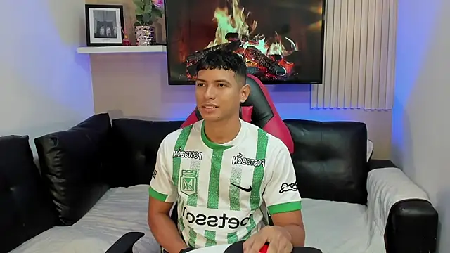 yei-sant online show from November 12, 3:51 am