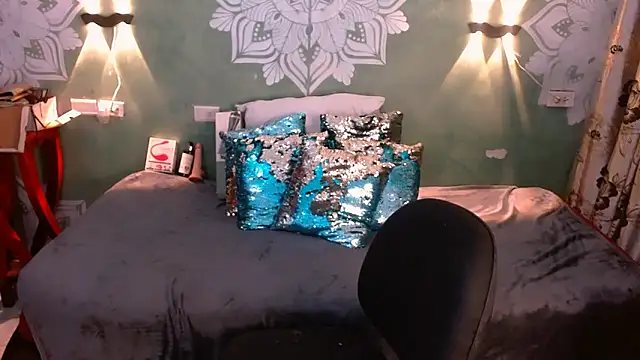Snapshot of Emili_Roux chatting on February 7, 6:34 pm Emili Roux online show from February 7, 6:34 pm