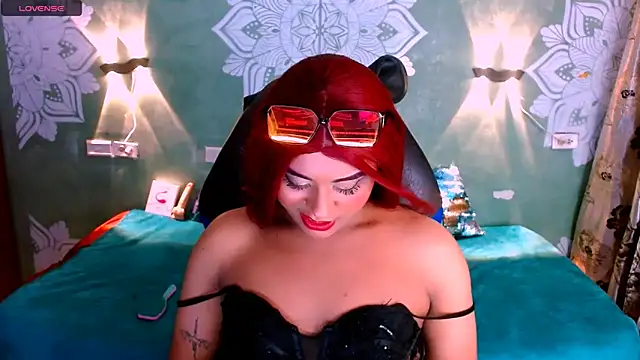 Snapshot of Emili_Roux chatting on February 27, 7:37 pm Emili Roux online show from February 27, 7:37 pm