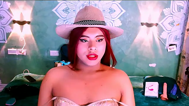Snapshot of Emili_Roux chatting on March 21, 9:45 pm Emili Roux online show from March 21, 9:45 pm