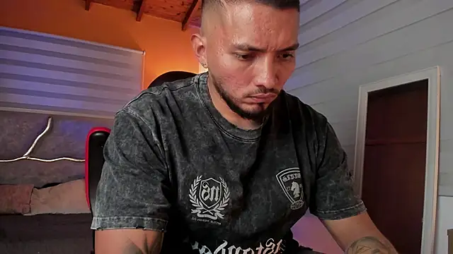 maximusclark1 online show from March 24, 1:43 am