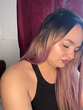 Snapshot of Naiara_Sex_ chatting on March 11, 9:10 pm Naiara Sex online show from March 11, 9:10 pm