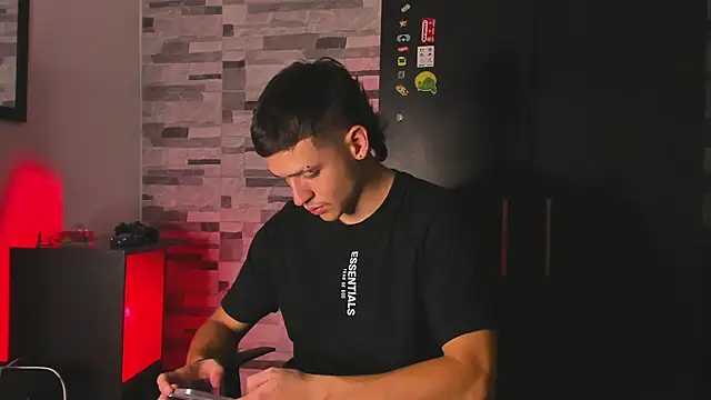 Snapshot of Dimitri_higth420 chatting on September 30, 1:21 am Dimitri higth420 online show from September 30, 1:21 am