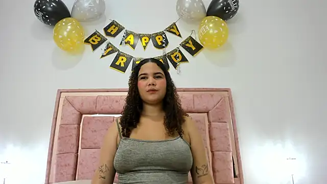 zoee lovv online show from December 21, 3:25 am