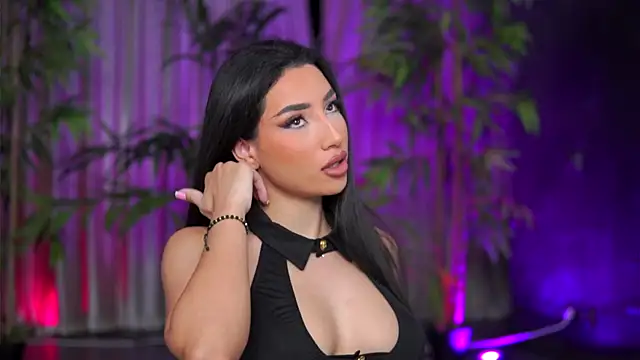 Snapshot of GinaValentinna chatting on October 23, 6:50 pm GinaValentinna online show from October 23, 6:50 pm