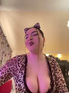 Snapshot of KeiraDark chatting on May 1, 4:17 am KeiraDark online show from May 1, 4:17 am